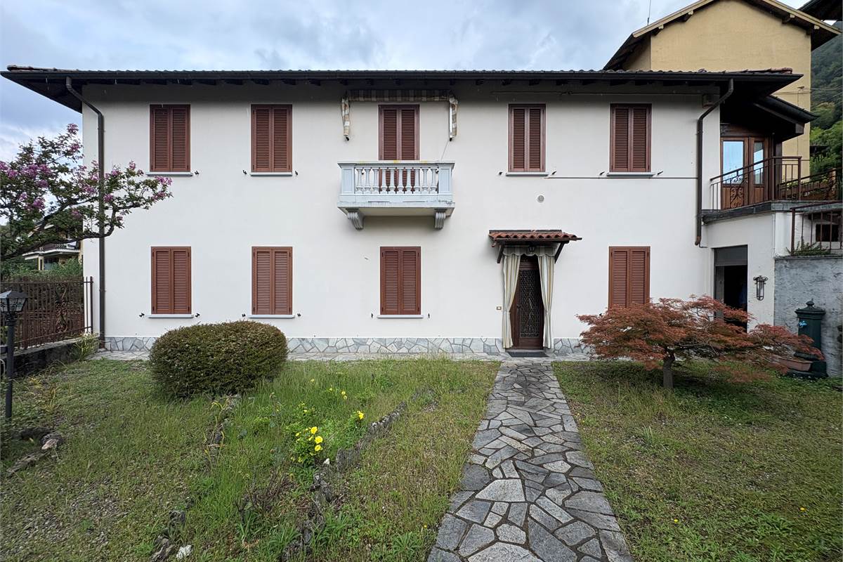 Ampio Trilocale indipendente a Laveno 