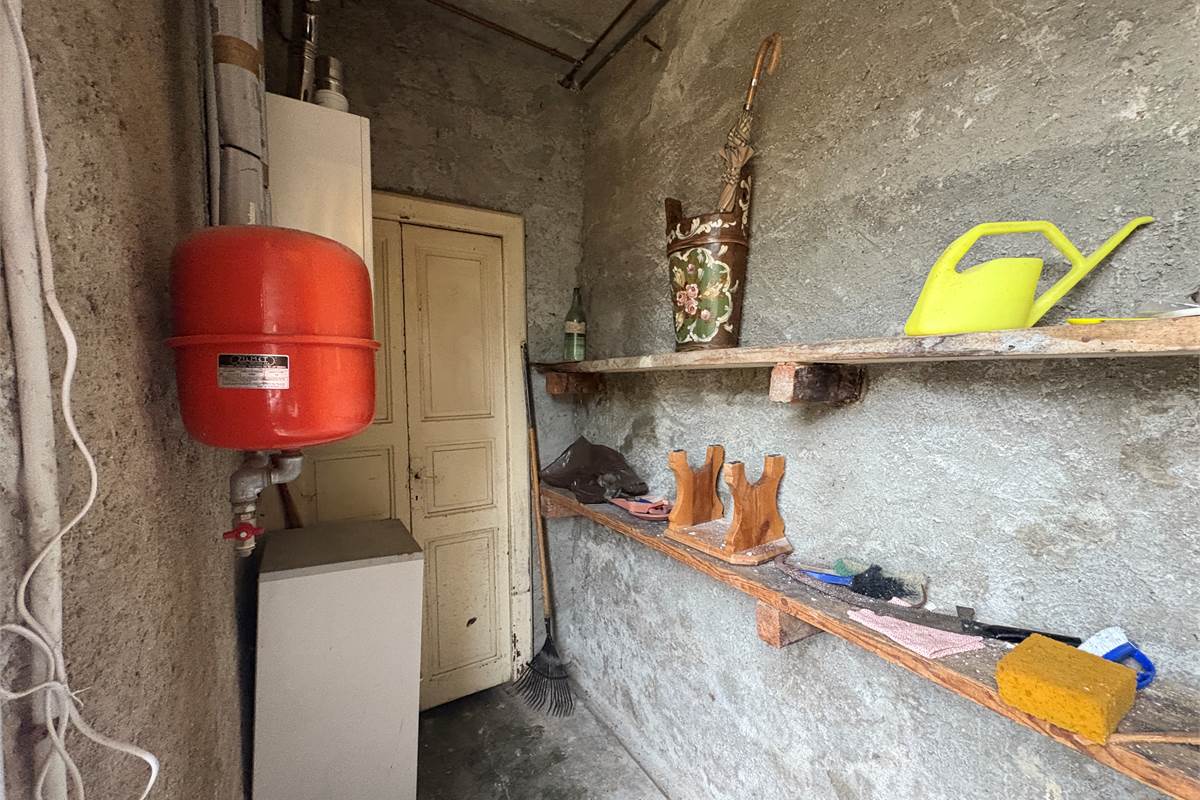 Ampio Trilocale indipendente a Laveno 