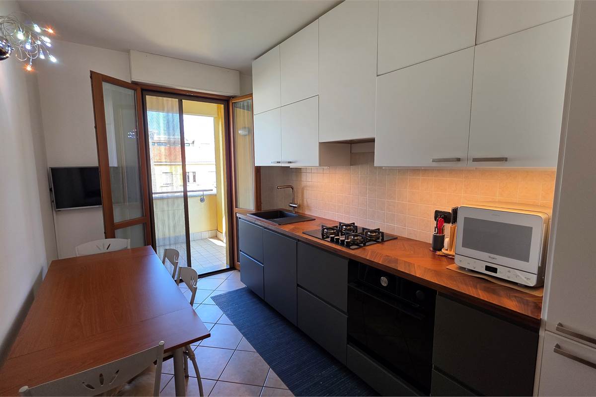 Ampio Bilocale su due livelli con terrazzo a Lomazzo 