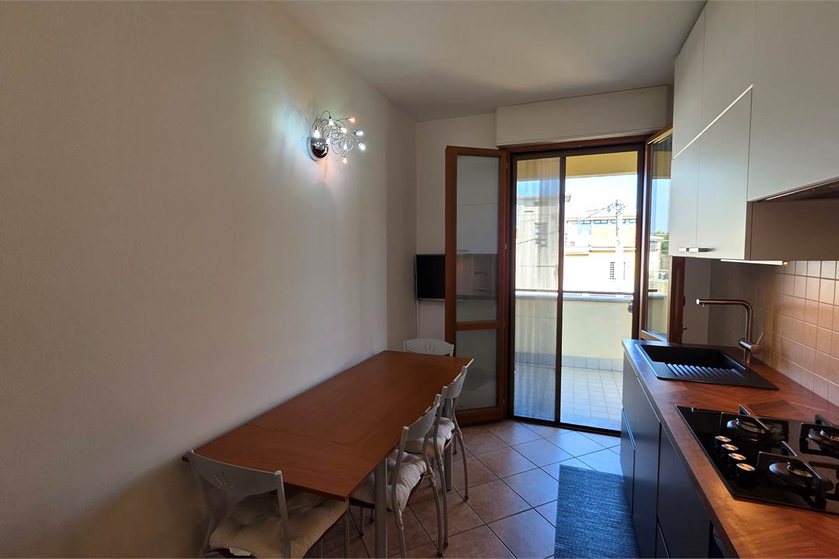 Ampio Bilocale su due livelli con terrazzo a Lomazzo 