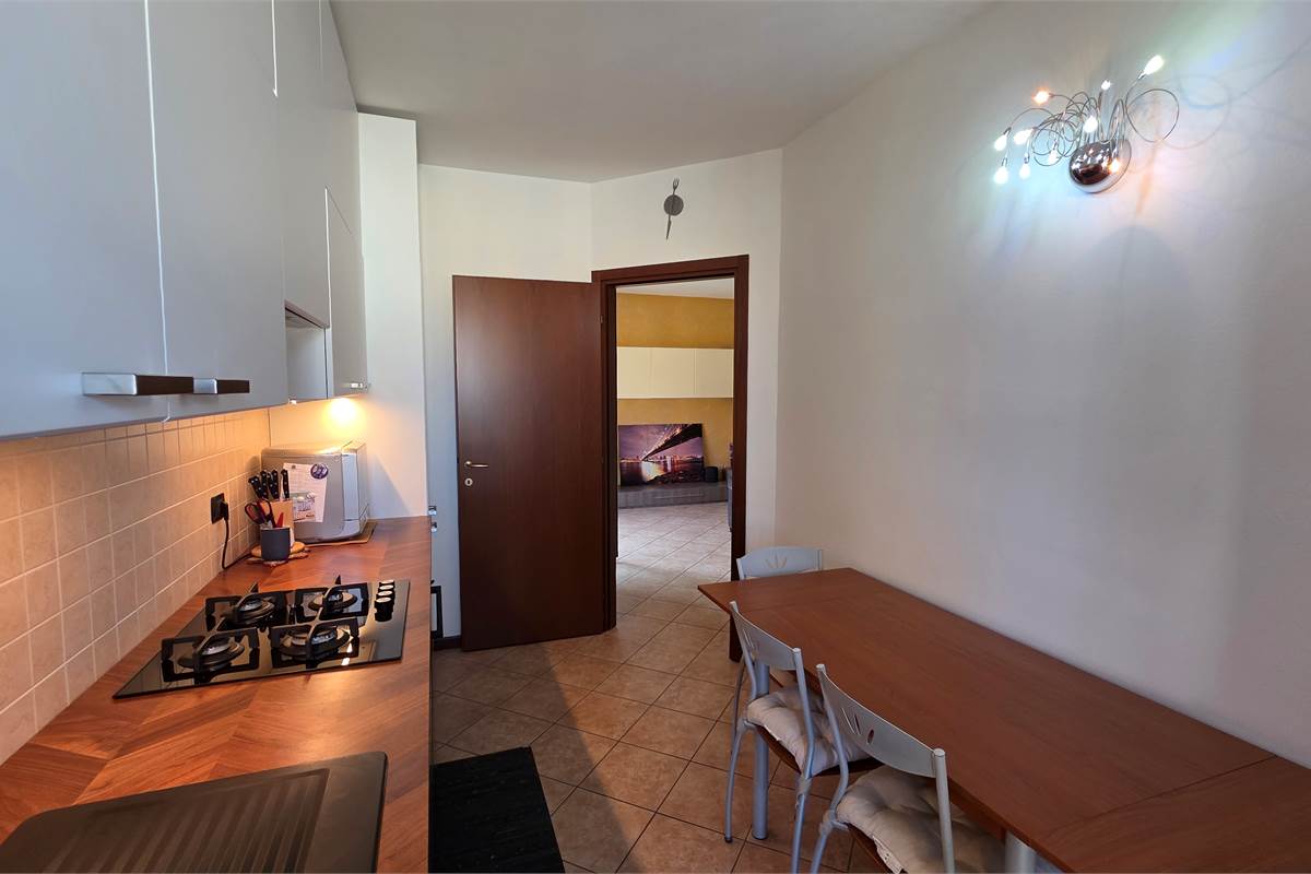 Ampio Bilocale su due livelli con terrazzo a Lomazzo 