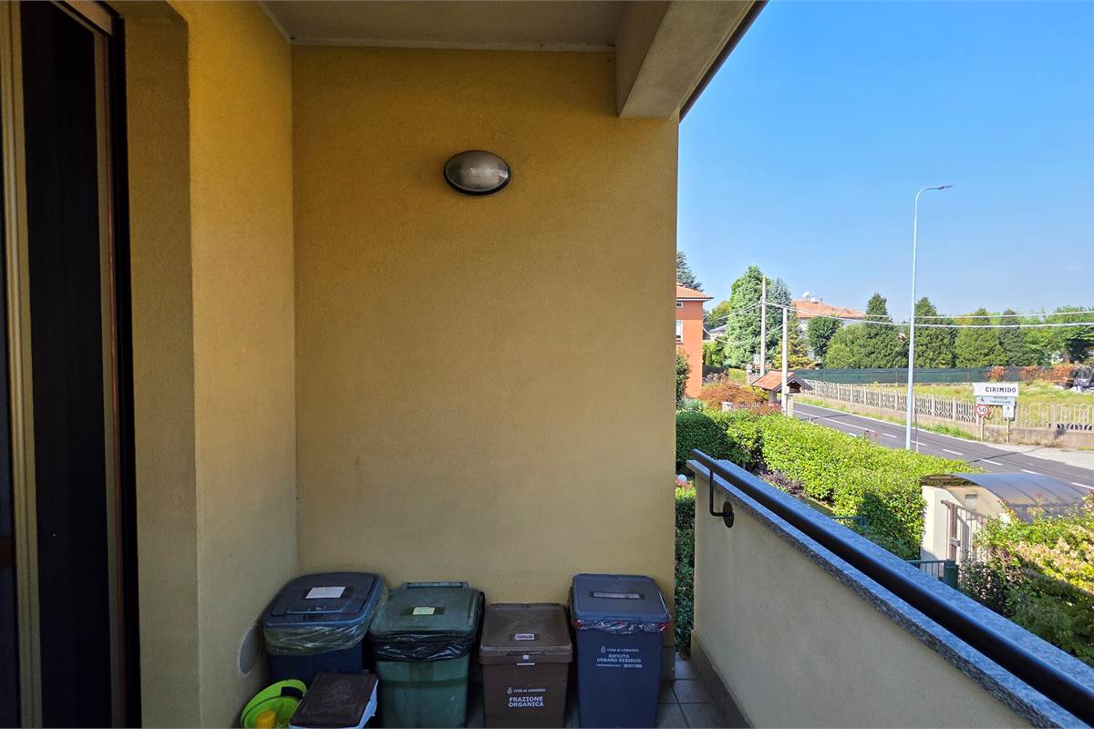 Ampio Bilocale su due livelli con terrazzo a Lomazzo 