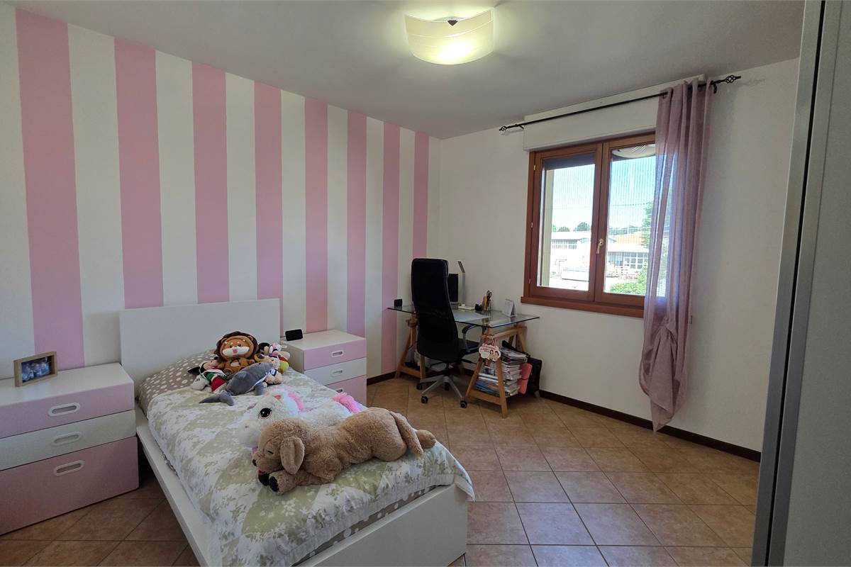 Ampio Bilocale su due livelli con terrazzo a Lomazzo 