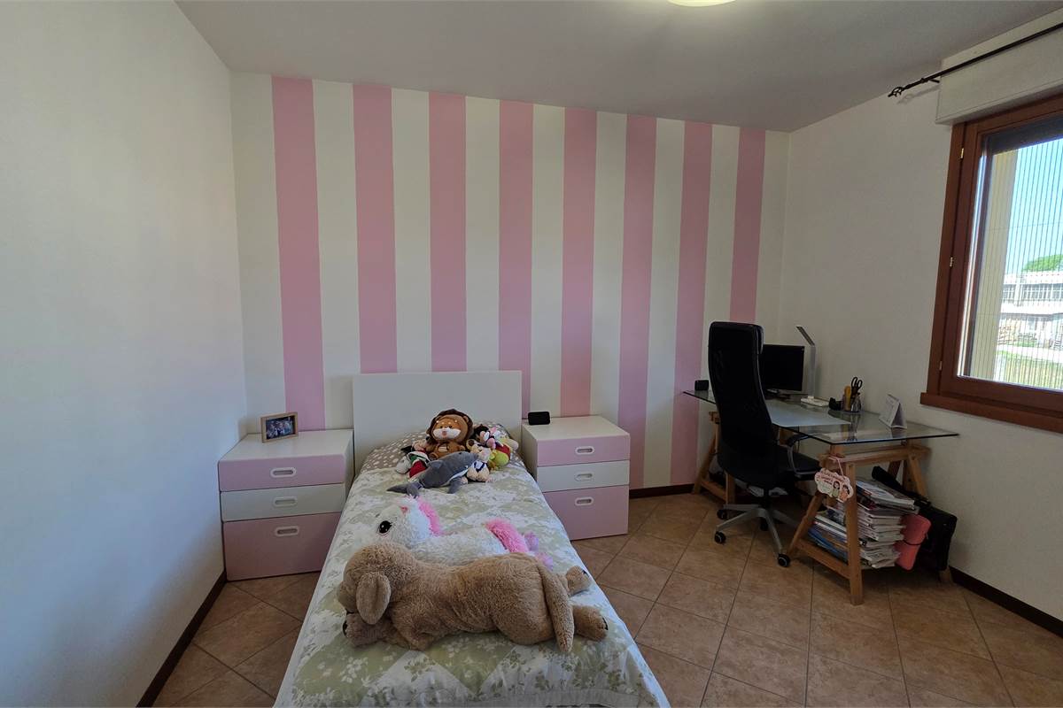 Ampio Bilocale su due livelli con terrazzo a Lomazzo 