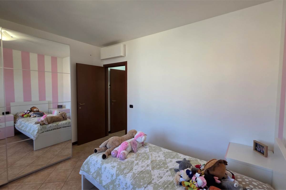 Ampio Bilocale su due livelli con terrazzo a Lomazzo 