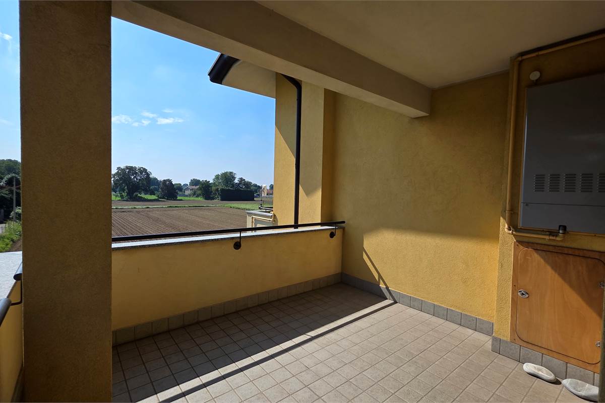Ampio Bilocale su due livelli con terrazzo a Lomazzo 