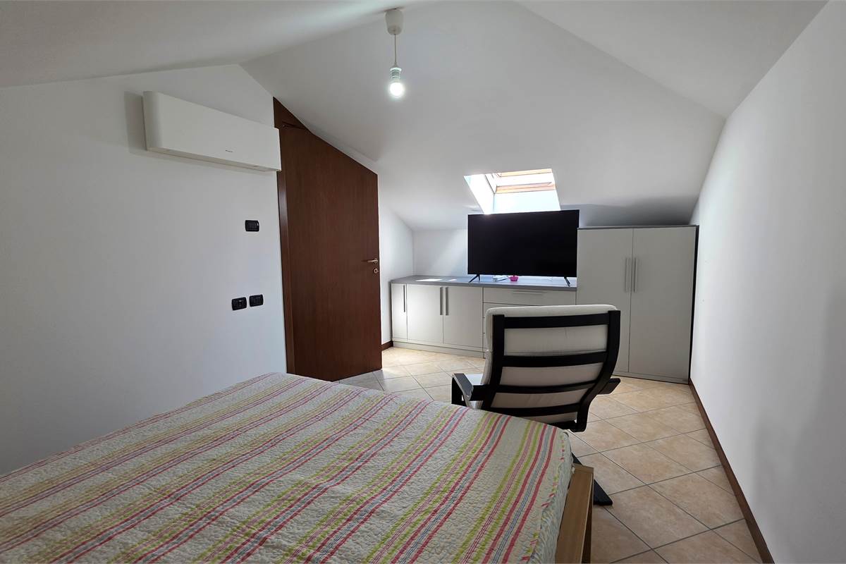 Ampio Bilocale su due livelli con terrazzo a Lomazzo 