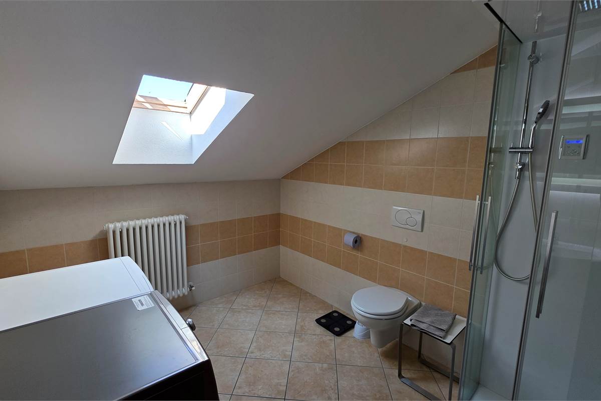 Ampio Bilocale su due livelli con terrazzo a Lomazzo 