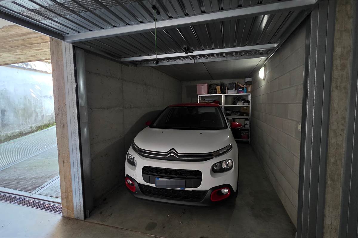 Ampio Bilocale su due livelli con terrazzo a Lomazzo 