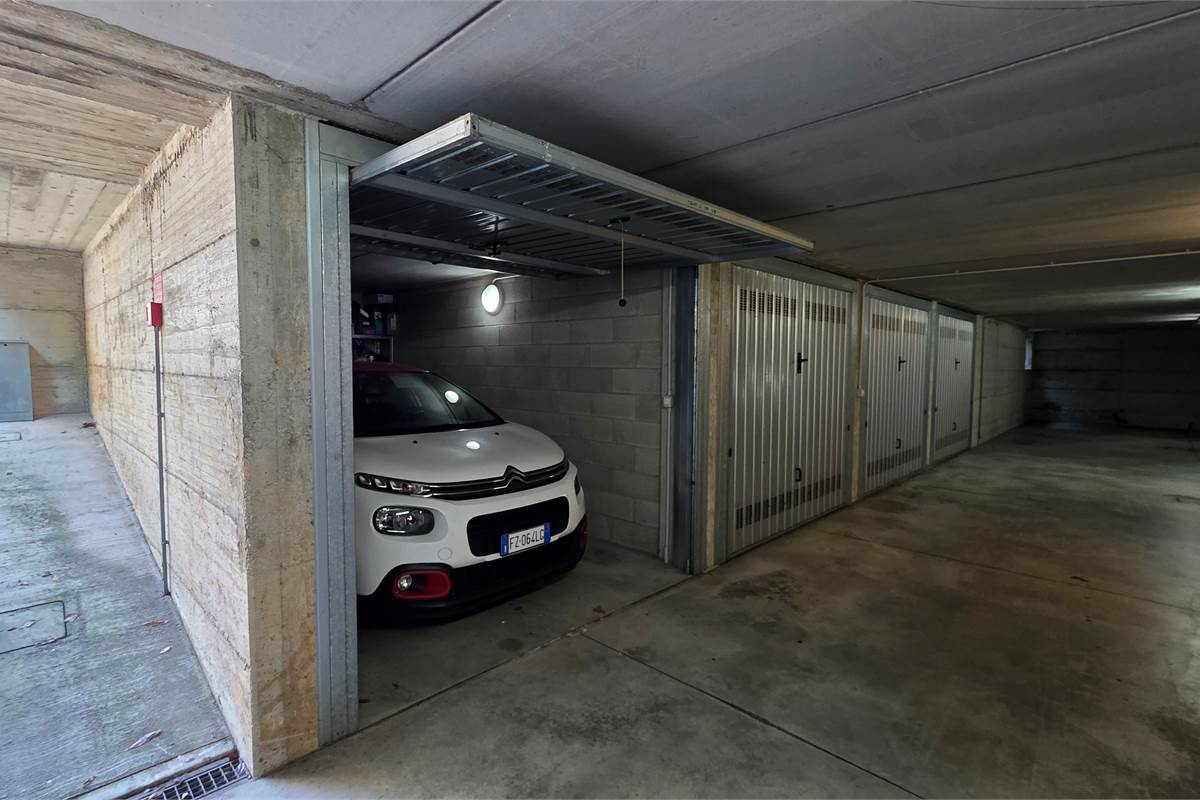 Ampio Bilocale su due livelli con terrazzo a Lomazzo 