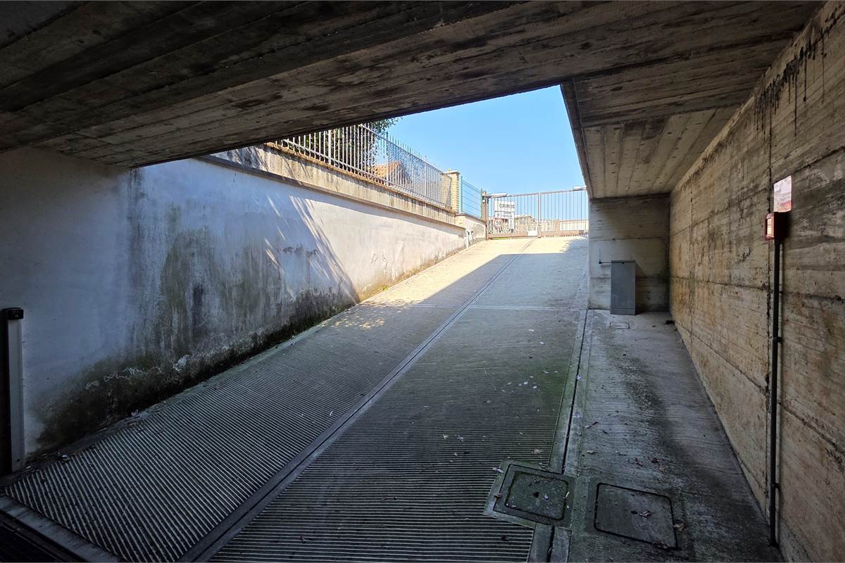 Ampio Bilocale su due livelli con terrazzo a Lomazzo 