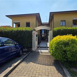 Ampio Bilocale su due livelli con terrazzo a Lomazzo 