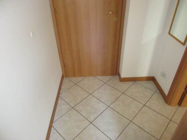 Bilocale con posto auto e garage a Cirimido 