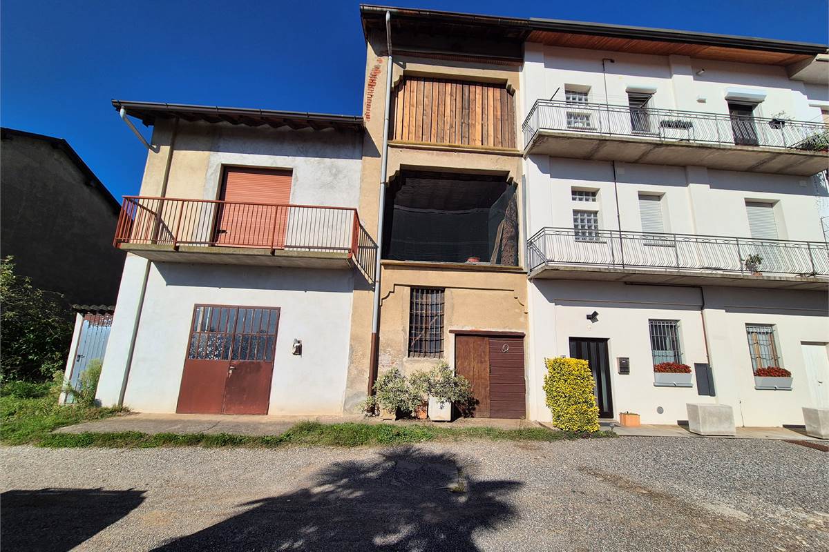 Vendesi rustico con piccolo giardino privato