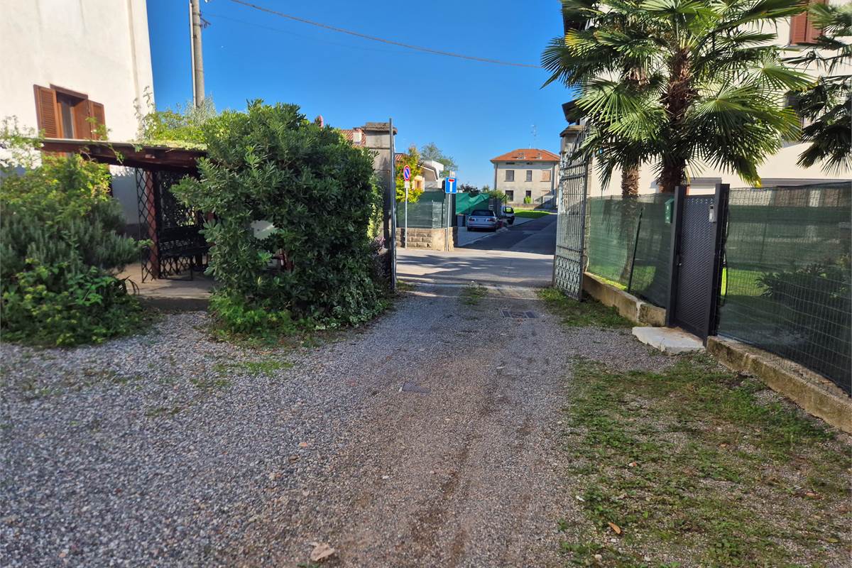 Vendesi rustico con piccolo giardino privato