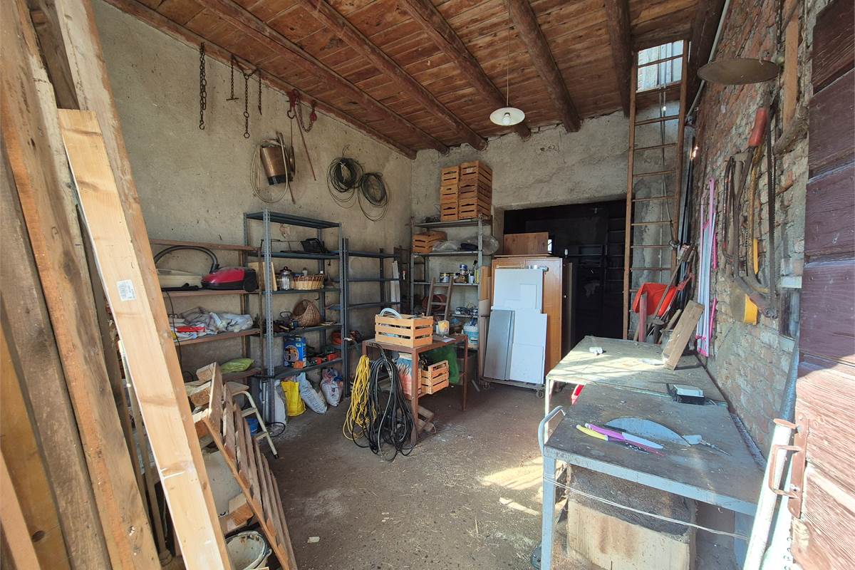 Vendesi rustico con piccolo giardino privato