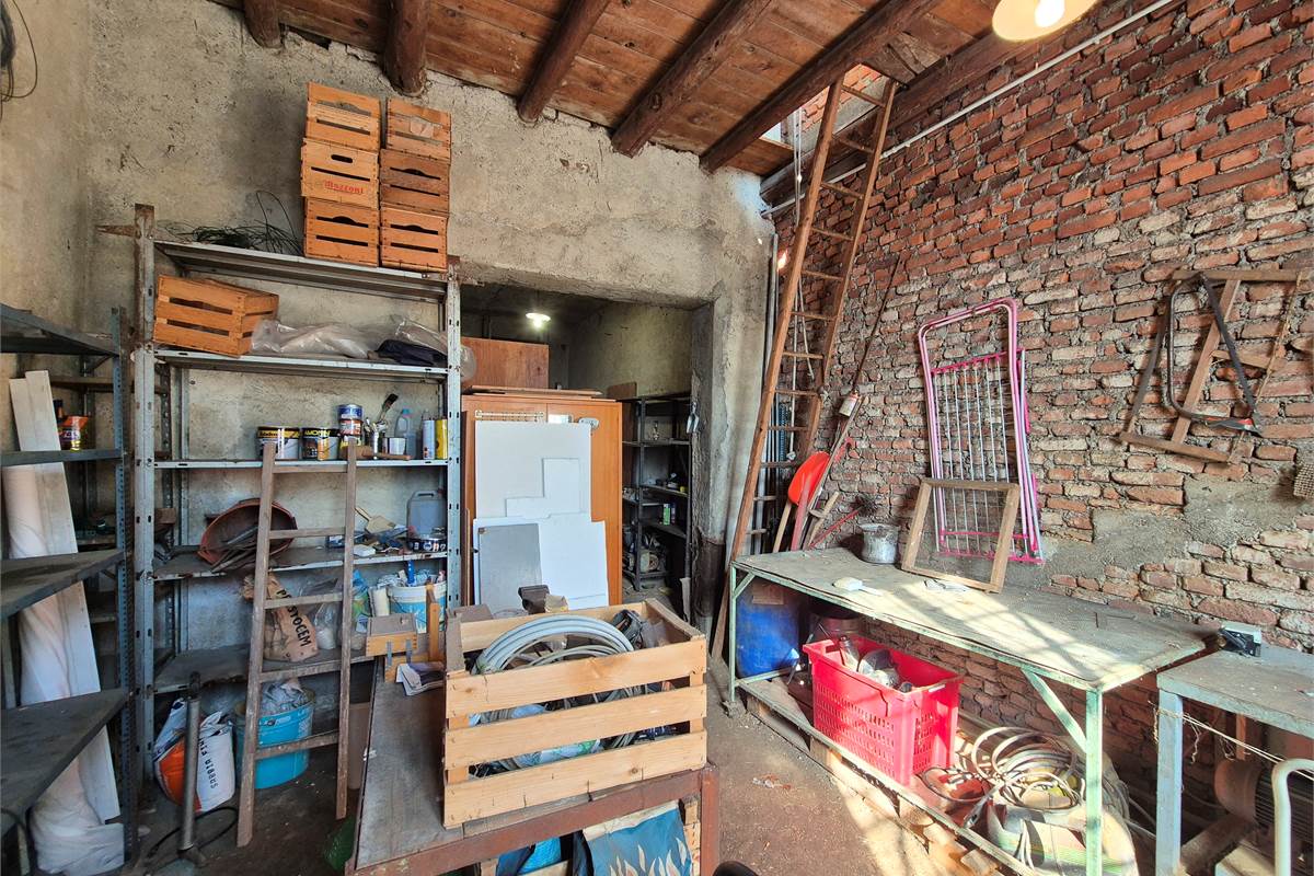 Vendesi rustico con piccolo giardino privato