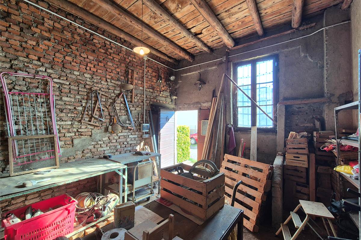 Vendesi rustico con piccolo giardino privato