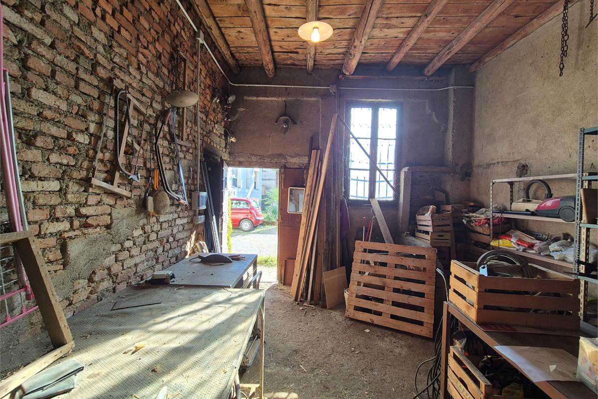 Vendesi rustico con piccolo giardino privato