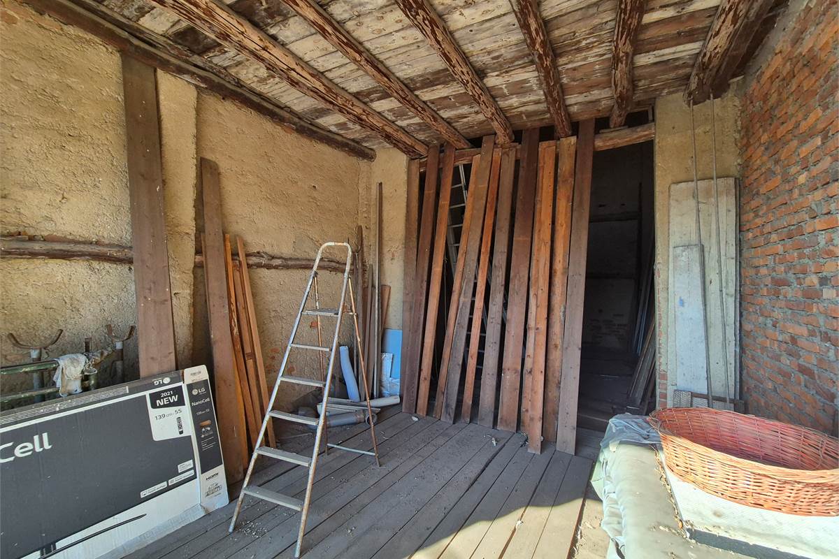 Vendesi rustico con piccolo giardino privato