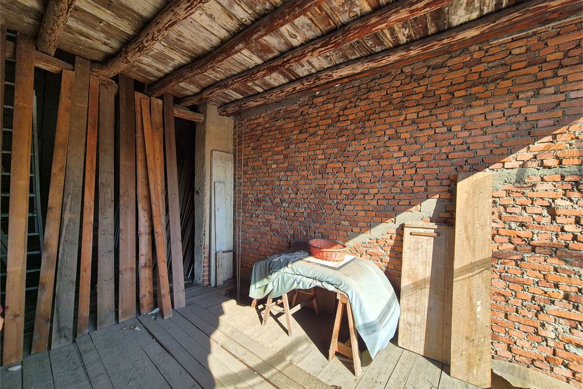 Vendesi rustico con piccolo giardino privato