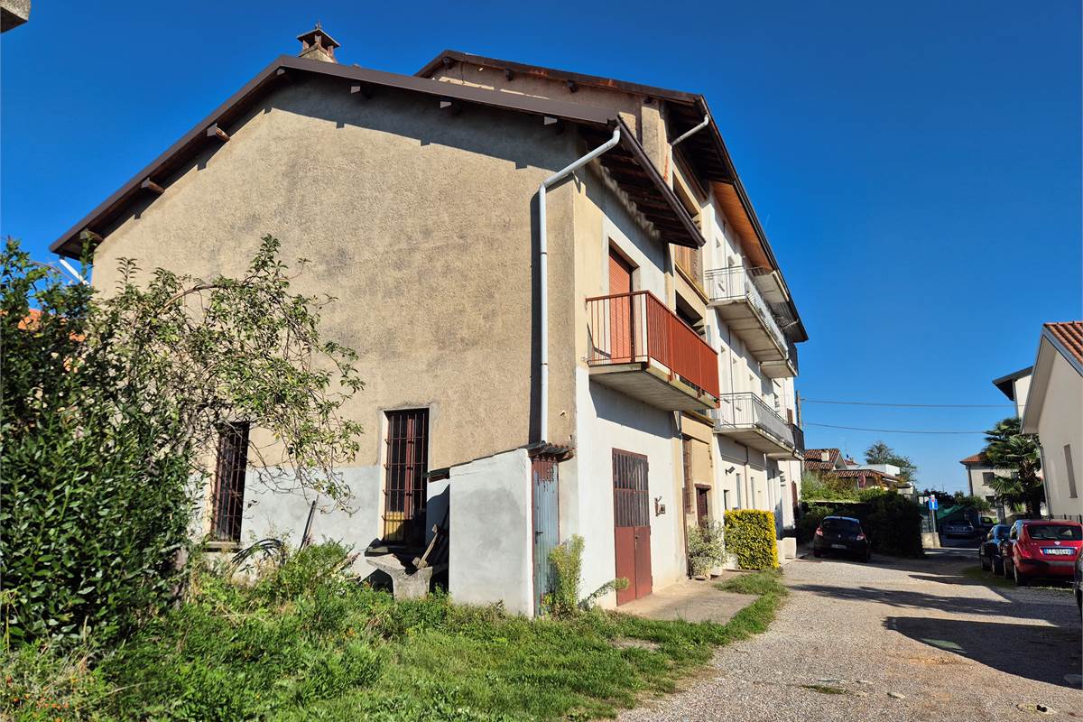 Vendesi rustico con piccolo giardino privato