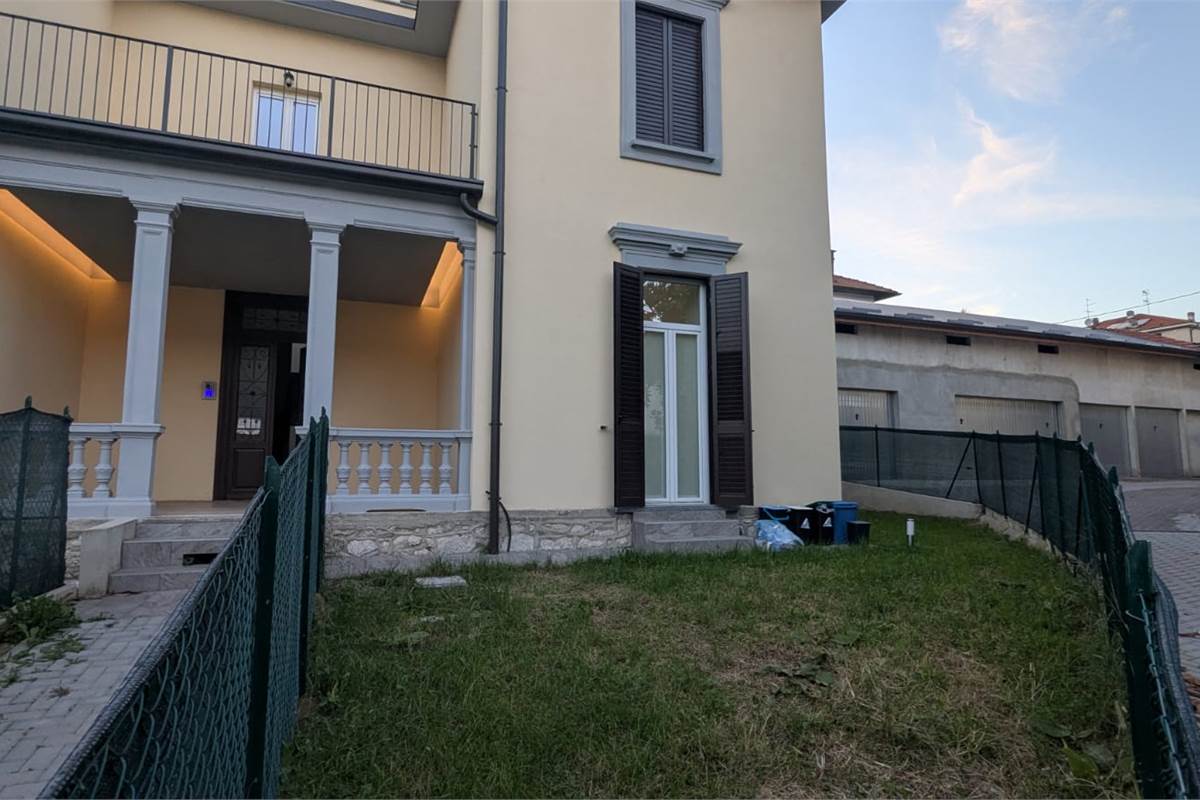 Bilocale arredato con giardino box e posto auto