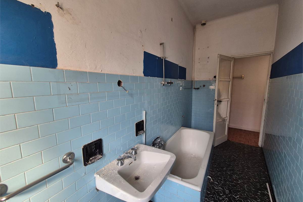 Porzione di casa in corte con autorimessa doppia e singola