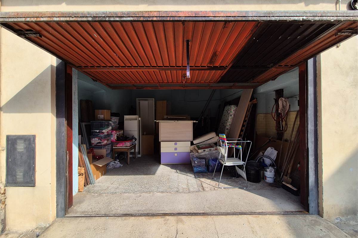 Porzione di casa in corte con autorimessa doppia e singola