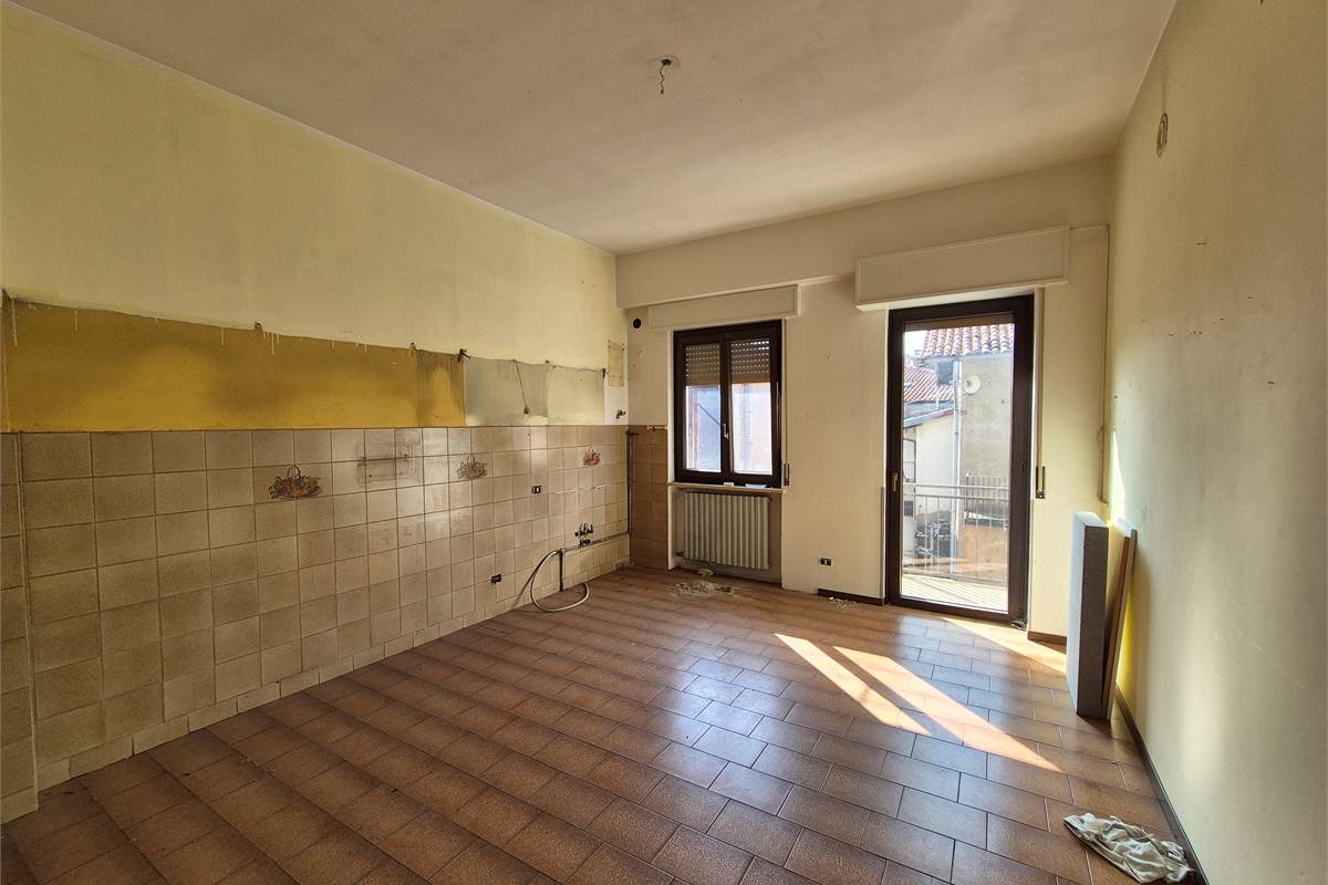 Porzione di casa in corte con autorimessa doppia e singola