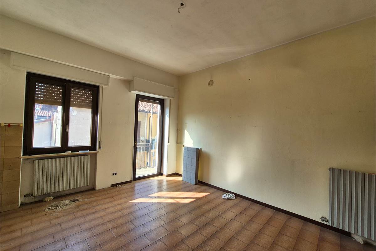 Porzione di casa in corte con autorimessa doppia e singola