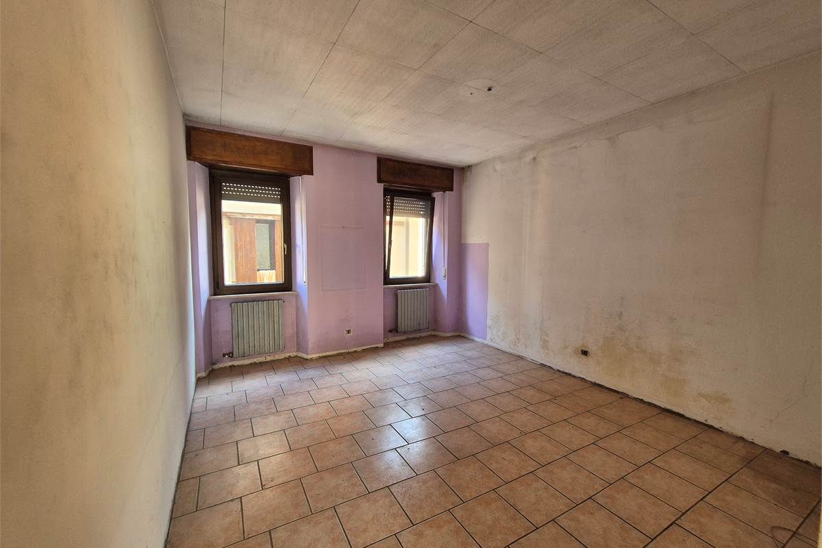 Porzione di casa in corte con autorimessa doppia e singola