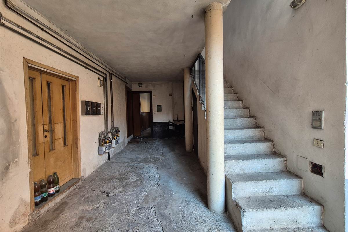 Ampio trilocale su due livelli a Cirimido