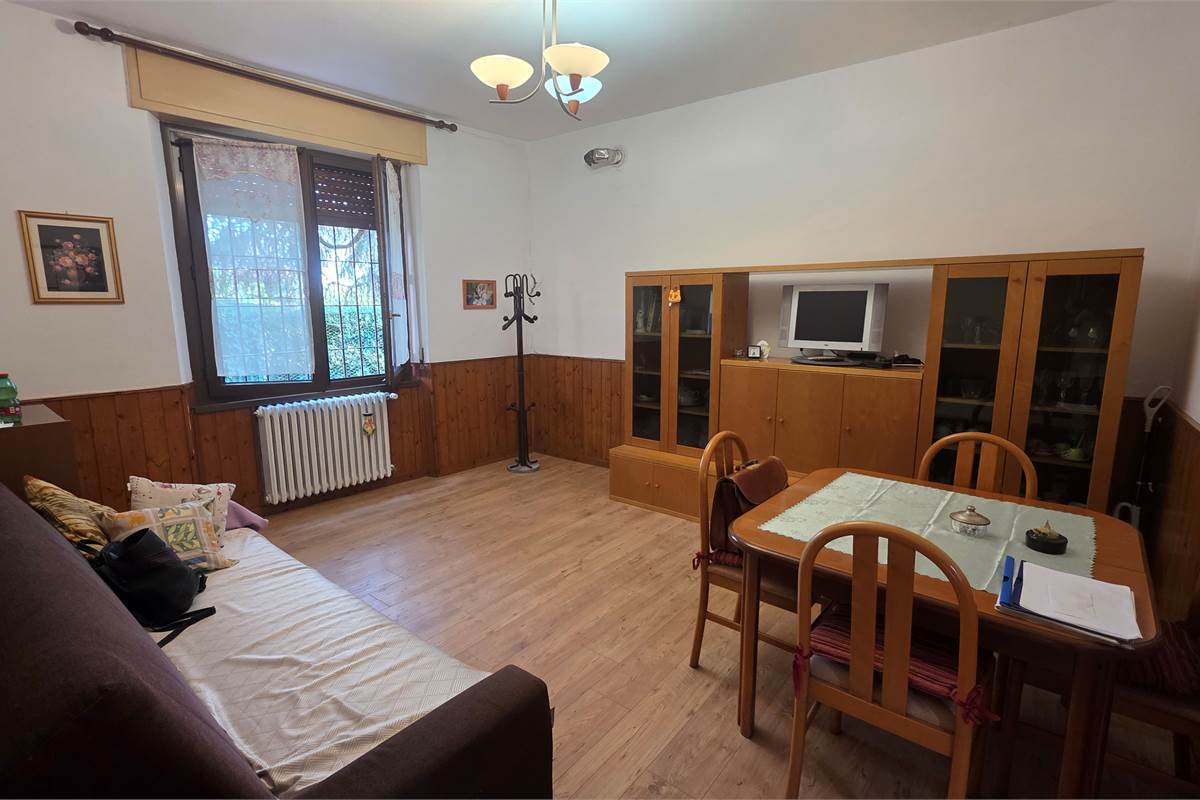 Porzione di Casa a Fenegrò con giardino