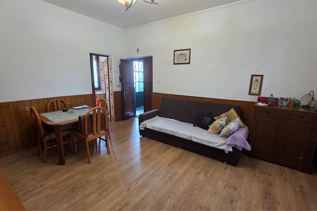 Porzione di Casa a Fenegrò con giardino