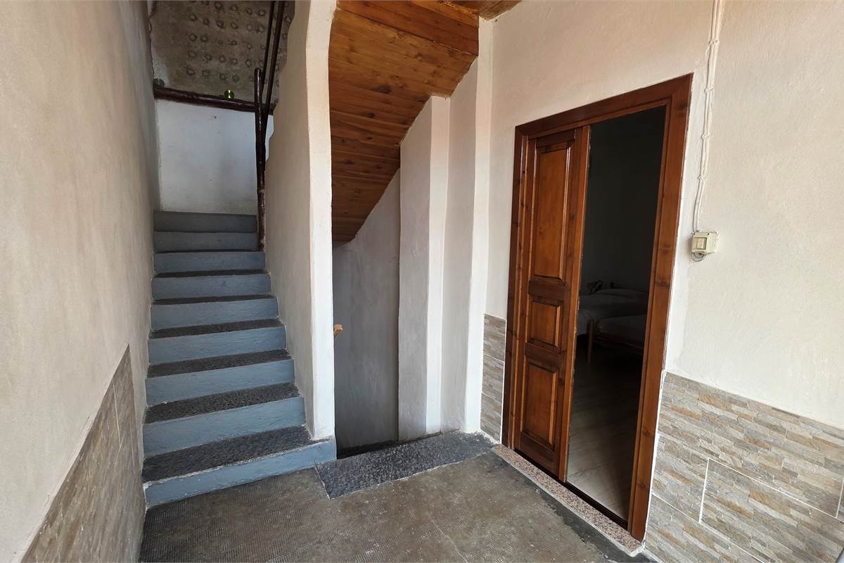 Porzione di Casa a Fenegrò con giardino