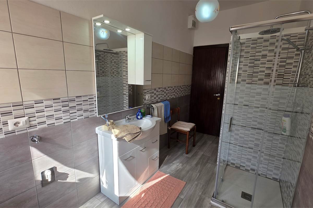 Porzione di Casa a Fenegrò con giardino