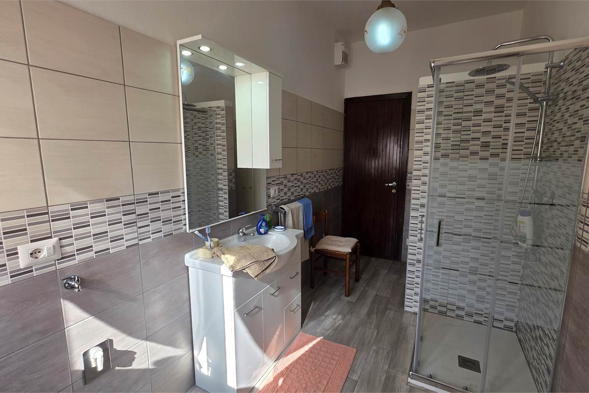 Porzione di Casa a Fenegrò con giardino