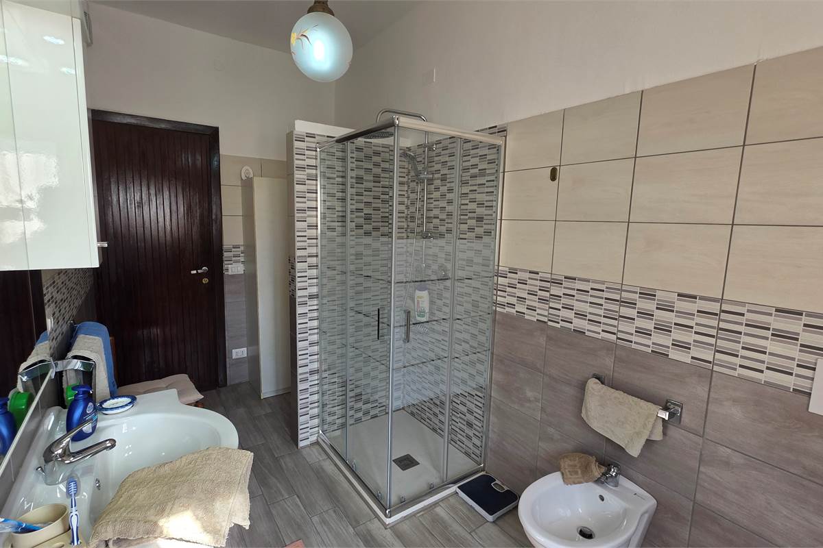 Porzione di Casa a Fenegrò con giardino