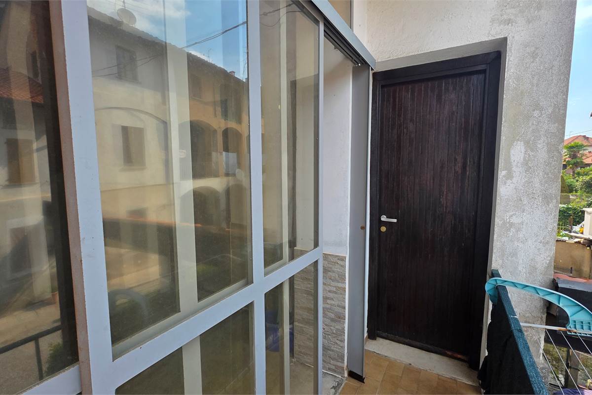 Porzione di Casa a Fenegrò con giardino