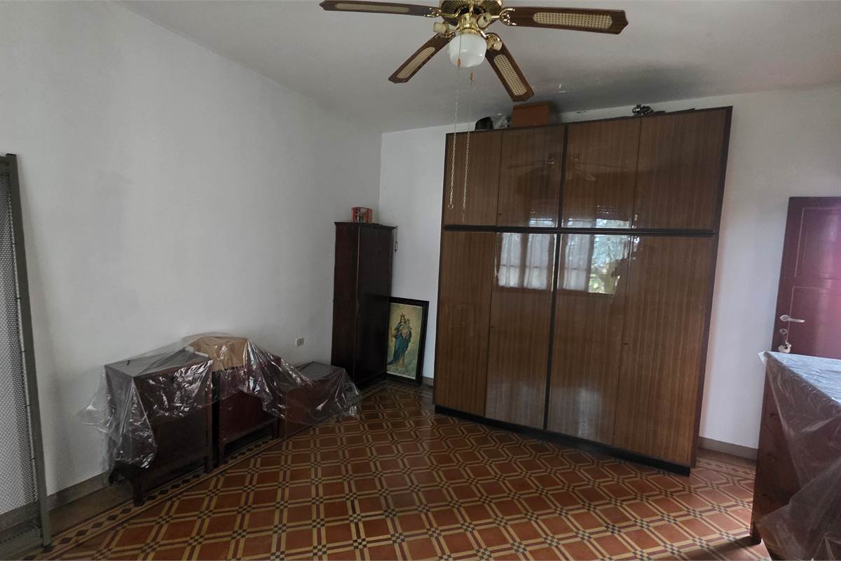 Porzione di Casa a Fenegrò con giardino