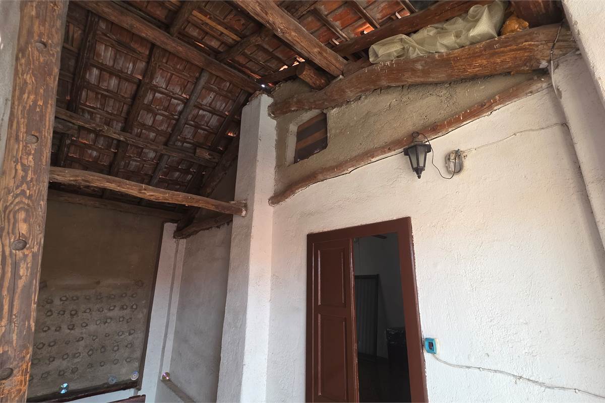 Porzione di Casa a Fenegrò con giardino