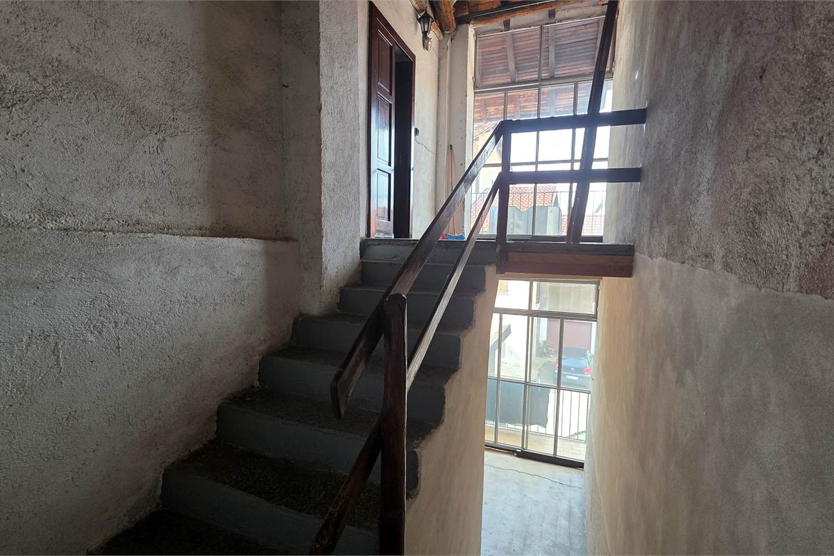 Porzione di Casa a Fenegrò con giardino