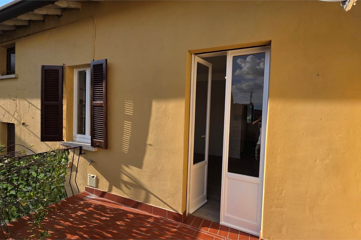 BILOCALE CON BOX E TERRAZZO NEL CUORE DI ROVELLASCA