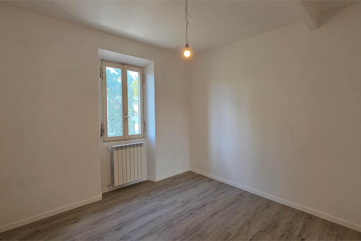 BILOCALE CON BOX E TERRAZZO NEL CUORE DI ROVELLASCA