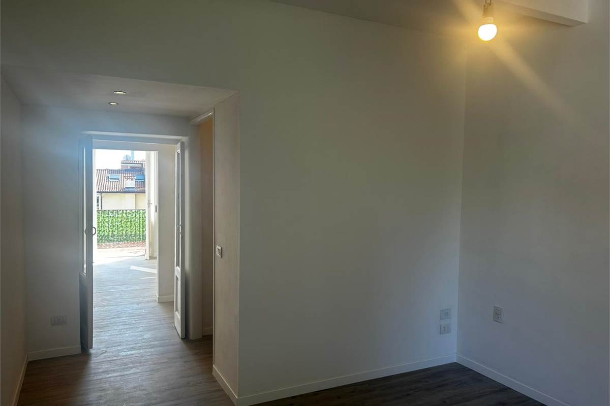 BILOCALE CON BOX E TERRAZZO NEL CUORE DI ROVELLASCA