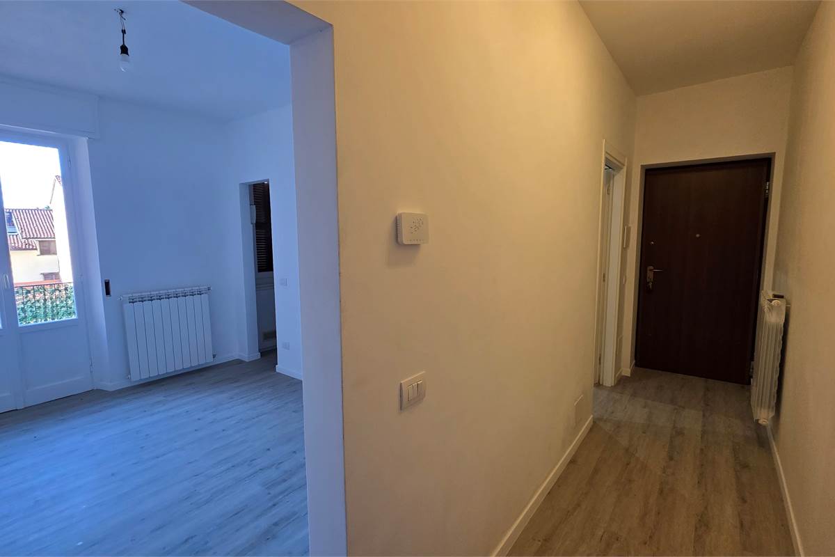 BILOCALE CON BOX E TERRAZZO NEL CUORE DI ROVELLASCA