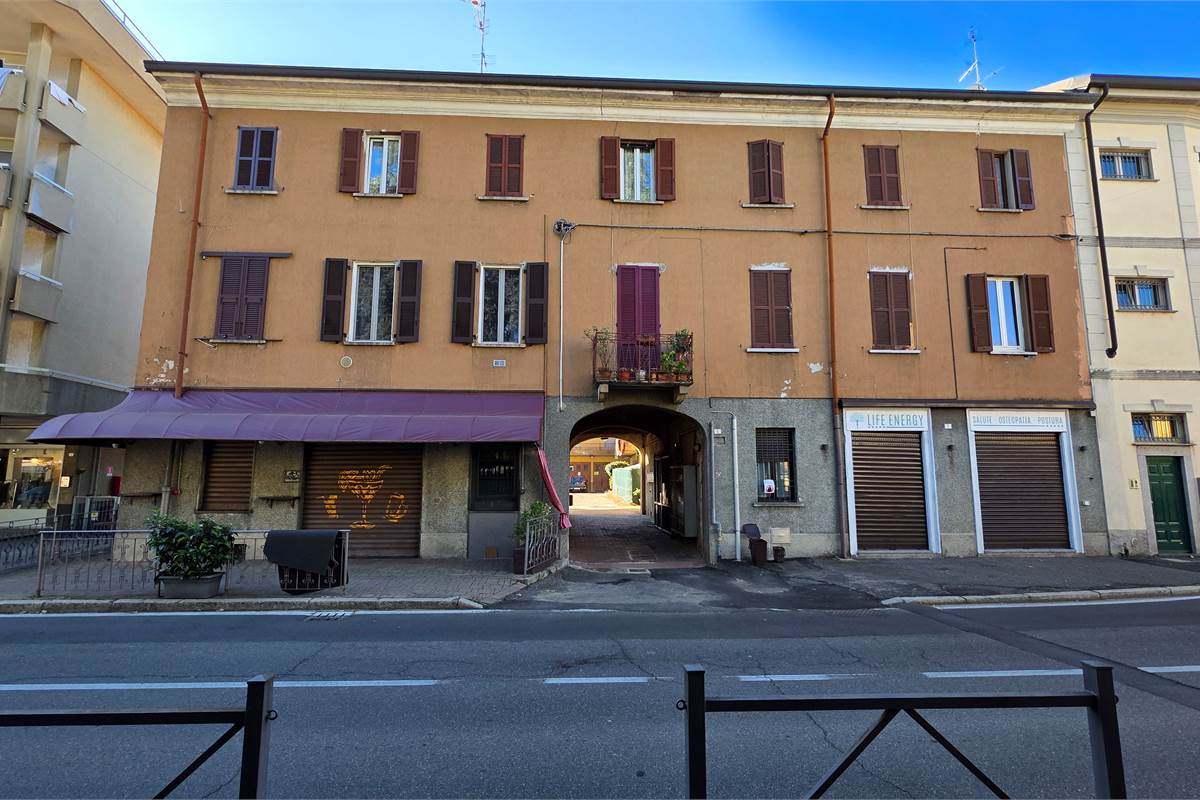 BILOCALE CON BOX E TERRAZZO NEL CUORE DI ROVELLASCA