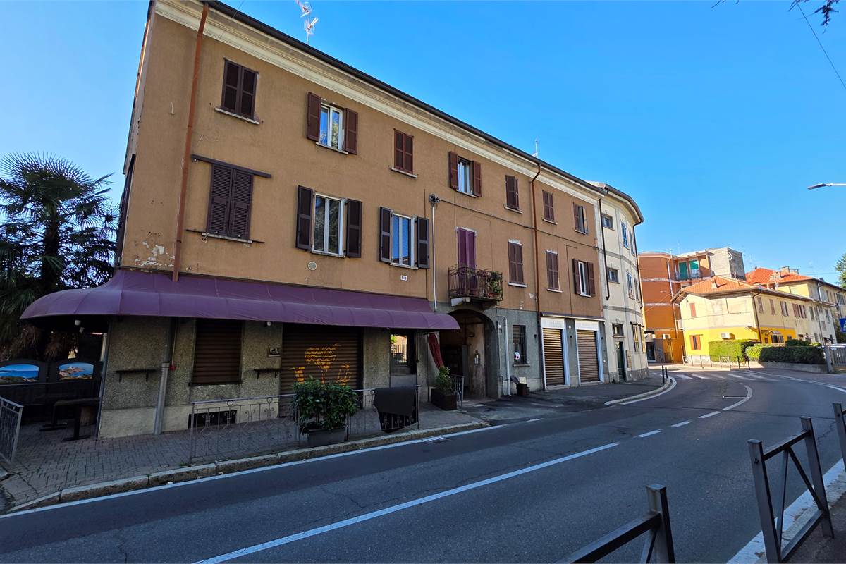 BILOCALE CON BOX E TERRAZZO NEL CUORE DI ROVELLASCA