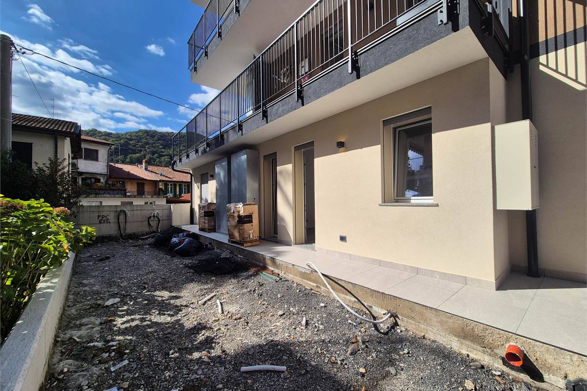 Signorile trilocale nuovo con giardino e posto auto